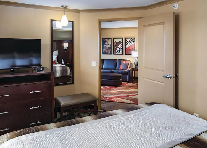 Clubhouse & 3* Fargo